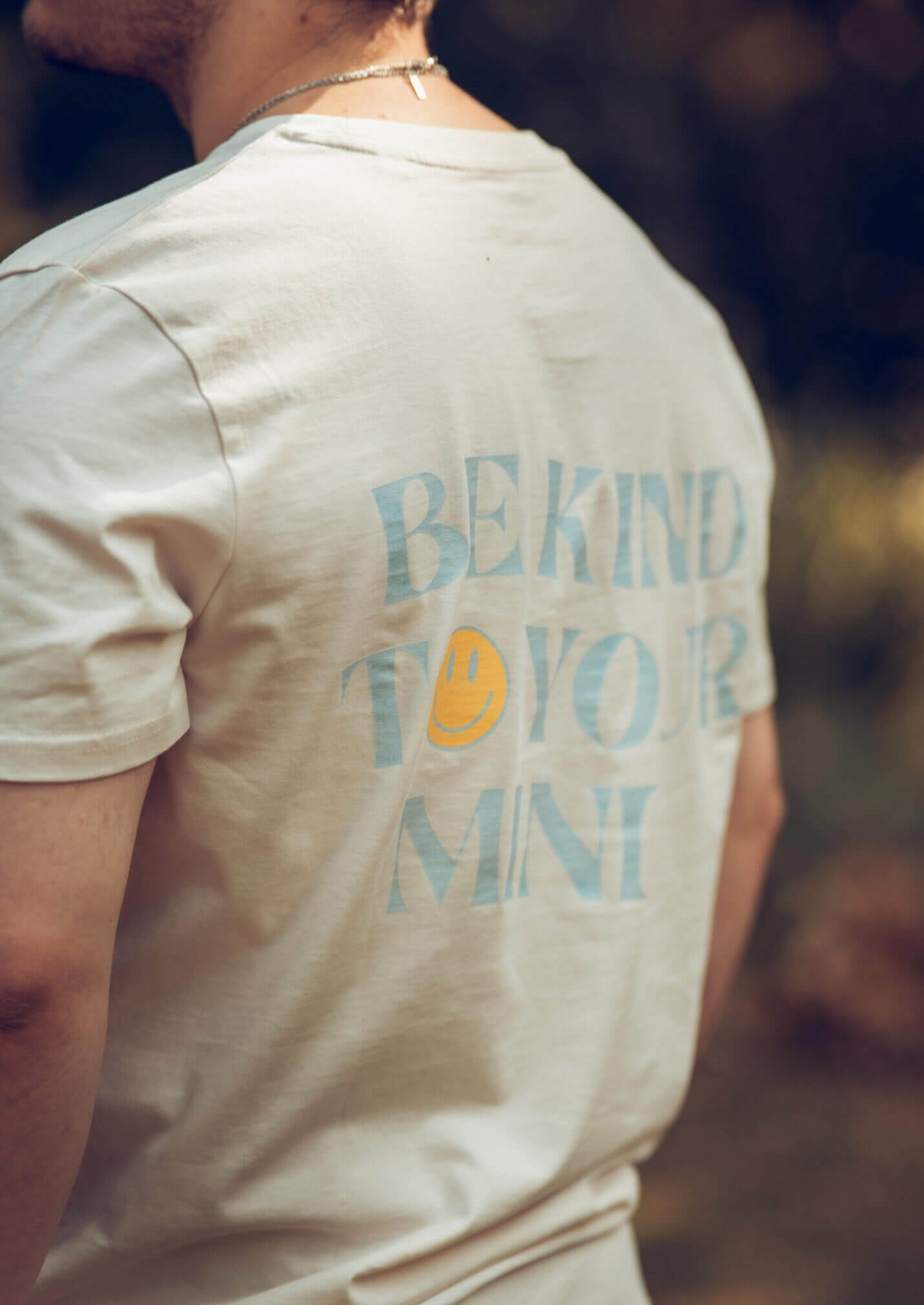 "be kind" Shirt